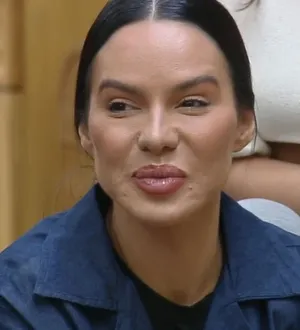 Imagem ilustrativa da imagem Exagerou? Tamires cospe em Maria e clima esquenta em A Fazenda