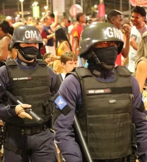 Imagem ilustrativa da imagem Foliões flagram homem agredindo ex-namorada no Carnaval