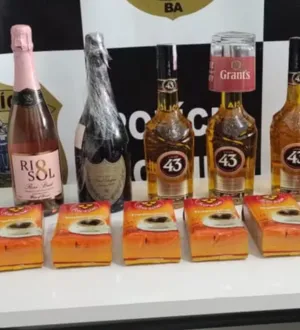 Imagem ilustrativa da imagem Funcionário guelão bafa filé mignon e whisky de empresa e acaba preso