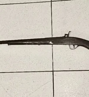 Imagem ilustrativa da imagem Homem ameaça filha por R$ 30 e para no xadrez