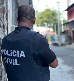 Imagem ilustrativa da imagem Homem é preso por matar cães e gatos com facão em Candeias