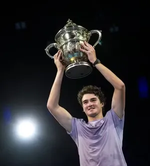 Imagem ilustrativa da imagem João Fonseca faz história ao vencer o ATP 500 da Basileia