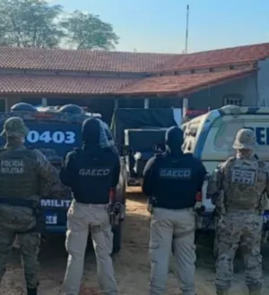 Imagem ilustrativa da imagem Laranja do CV, foragido por tráfico, é preso com armamento pesado