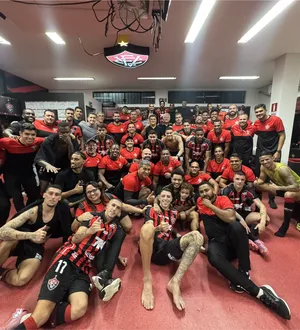 Imagem ilustrativa da imagem Leão cumpre com seu objetivo, deixa Z-4 da Série A e vai ter que secar