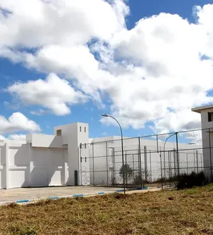 Imagem ilustrativa da imagem Mãe de preso se complica ao entrar em presídio com material inusitado