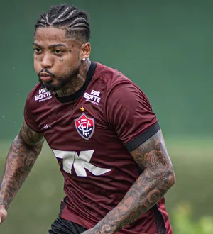 Imagem ilustrativa da imagem Paixão não se compra! Marinho eterniza Vitória na pele em nova tattoo