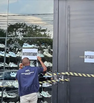 Imagem ilustrativa da imagem Polícia dá baque milionário em loja que vendia produtos fakes