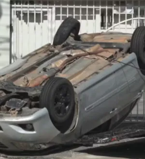 Imagem ilustrativa da imagem Policial fica ferido após capotar carro no interior da Bahia
