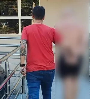 Imagem ilustrativa da imagem Professor é preso por assediar alunos em troca de notas altas