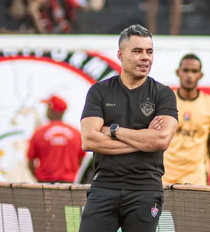 Imagem ilustrativa da imagem "Quem se escala são os jogadores", diz Jair Ventura após desfalques