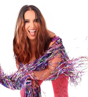 Imagem ilustrativa da imagem Sarajane faz baile pré-Carnavalesco com entrada 0800 e convidados