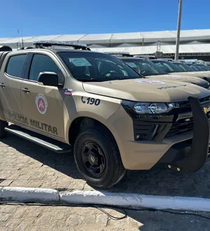 Imagem ilustrativa da imagem Ta carregada? Viatura da PM bate em poste durante ronda em Pirajá