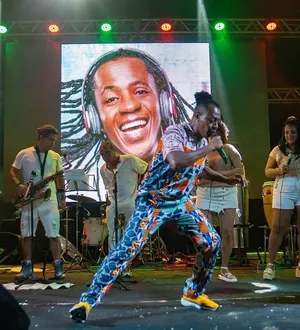 Imagem ilustrativa da imagem Tonho Matéria comanda "Festival de Samba Reggae" no Pelourinho