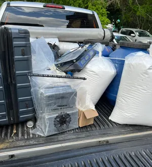 Imagem ilustrativa da imagem Tráfico toma rasteira e 'cabeças caras' rodam em operação