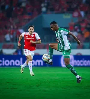 Imagem ilustrativa da imagem Vitória acerta contratação do volante Caíque, do Juventude