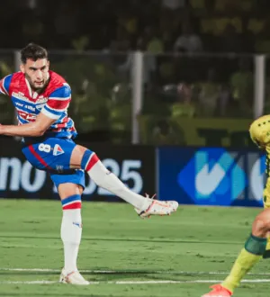 Imagem ilustrativa da imagem Vitória negocia contratação de meia do Fortaleza