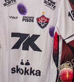 Imagem ilustrativa da imagem Vitória pode ganhar pix misterioso por ex-jogador do clube