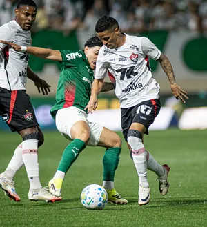 Imagem ilustrativa da imagem Vitória toma apavoro do Palmeiras e é goleado em Barueri