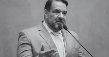 Imagem ilustrativa da imagem Alan Sanches é homenageado em cerimônia na Alba