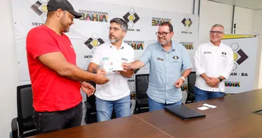 Imagem ilustrativa da imagem Bahia entrega primeira CNH do Brasil emitida no estado