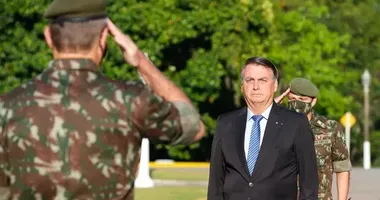 Imagem ilustrativa da imagem Bolsonaro pode ficar 'duro' em caso de expulsão do Exército