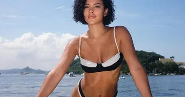 Imagem ilustrativa da imagem Com vestido transparente, Bella Campos quase deixa seios à mostra