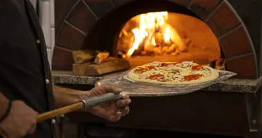 Imagem ilustrativa da imagem Cozinheiro e pizzaiolo têm vagas de emprego no SIMM; veja outras