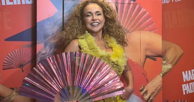 Imagem ilustrativa da imagem Daniela Mercury puxa a responsa e garante não deixar o samba morrer