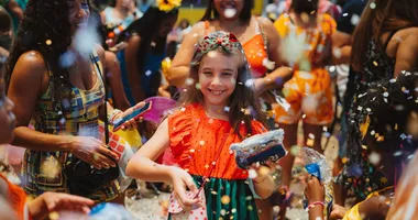 Imagem ilustrativa da imagem Desfile de pets, bloco infantil e mais: shopping faz folia do Carnaval