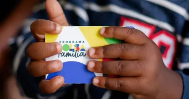 Imagem ilustrativa da imagem Dinheiro na conta! Bolsa Família de fevereiro começa a ser pago