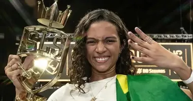 Imagem ilustrativa da imagem É tetra! Rayssa Leal vence Liga Mundial de Skate Street