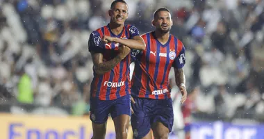 Imagem ilustrativa da imagem Em clima de Carnaval, Bahia joga água no chope do Vasco