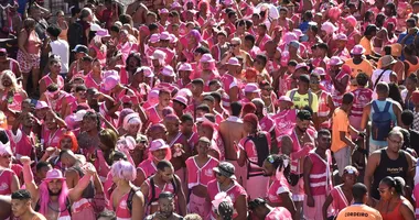 Imagem ilustrativa da imagem Folia nos bairros: Nordeste de Amaralina atrai quem dispensa a Barra