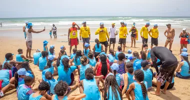 Imagem ilustrativa da imagem Galerinha de Itapuã participa de ação para prevenção a afogamentos