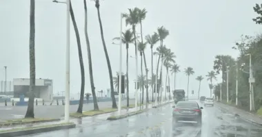 Imagem ilustrativa da imagem Inmet prevê chuva forte e ventania em toda a Bahia; confira