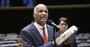 Imagem ilustrativa da imagem Isidório grava vídeo inusitado e larga: "Melhor ser doido que ladrão"