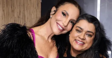 Imagem ilustrativa da imagem Ivete para trio e se emociona ao homenagear Preta Gil