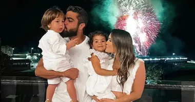 Imagem ilustrativa da imagem Justiça dos EUA manda esposa de Henrique coçar o bolso para ser solta