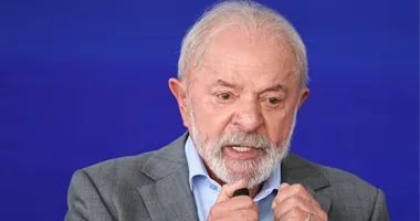 Imagem ilustrativa da imagem Lula pega ar com galera que fica no celular em evento: "Fico irritado"