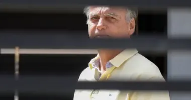 Imagem ilustrativa da imagem Mais uma! Exames apontam necessidade de nova cirurgia em Bolsonaro