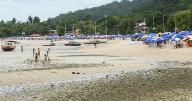 Imagem ilustrativa da imagem Mesmo com tempo feio, galera curte primeiro dia de verão em Salvador