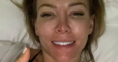 Imagem ilustrativa da imagem Mulher finge câncer pra ganhar silicone e presentes caros do namorado