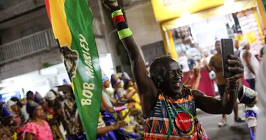Imagem ilustrativa da imagem O povo é massa! Pré-Carnaval mistura festa e corre no Nordeste