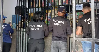 Imagem ilustrativa da imagem Operação pesada apreende bebidas duvidosas em praias de Salvador