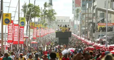 Imagem ilustrativa da imagem PL pode multar foliões por fantasia nos circuitos; entenda