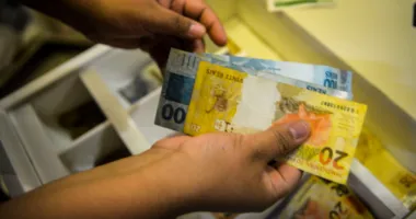 Imagem ilustrativa da imagem Pegue a visão! Prazo para sacar abono salarial termina nesta segunda