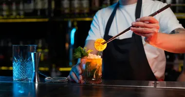 Imagem ilustrativa da imagem Prefeitura baiana impõe horário para a galera beber, comer e ouvir som