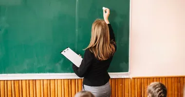 Imagem ilustrativa da imagem Professora quase envenenada por alunos fica 'na onda': "Em alerta"