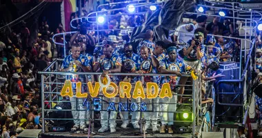Imagem ilustrativa da imagem Samba e ancestralidade marcam desfile do Alvorada em 2026