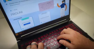 Imagem ilustrativa da imagem Se ligue! Prazo para garantir bolsa pelo Prouni termina nesta sexta